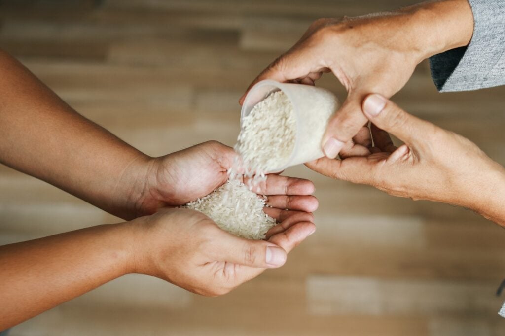 siapa saja yang wajib membayar zakat fitri 1024x682