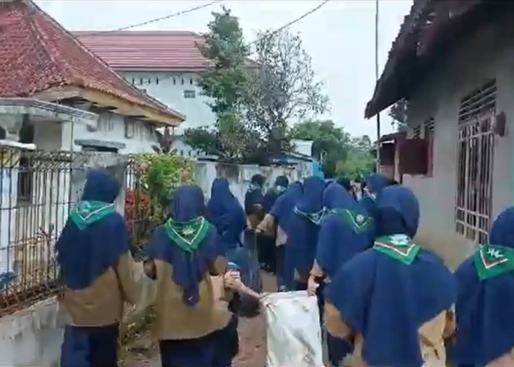 Bakti Sosial Hizbul Wathan SMP Muhammadiyah Al-Ghifaari