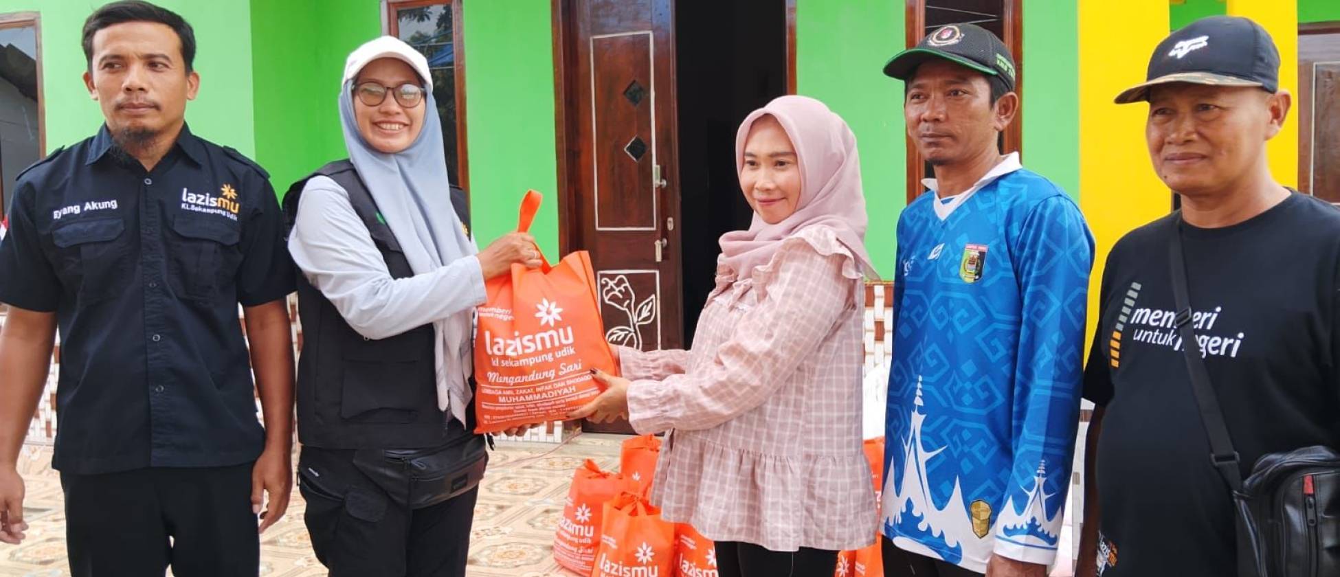 MDMC Lampung Timur Salurkan Bantuan Sembako untuk Warga Terdampak Banjir di Sumur Kucing